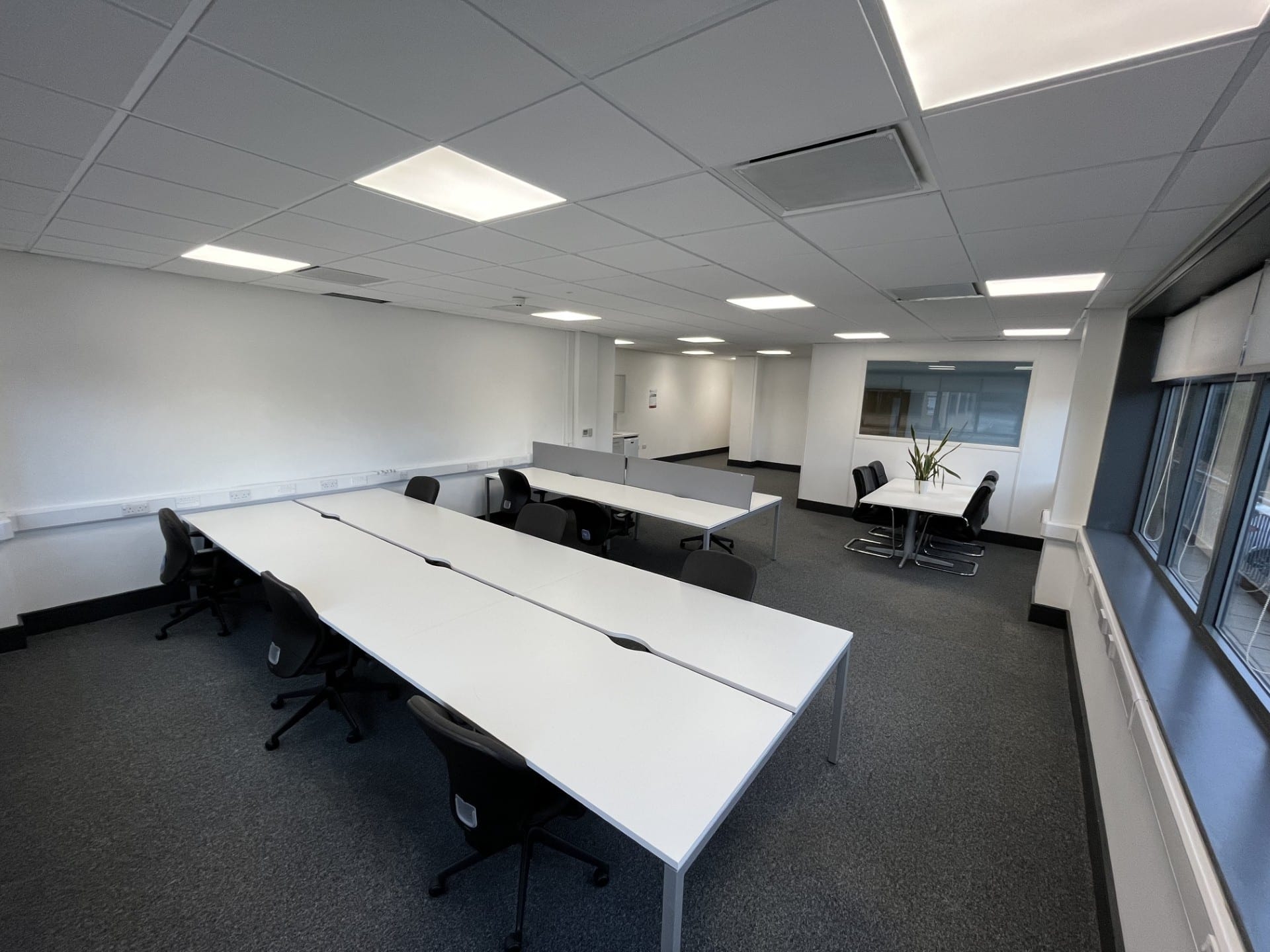 An 891 sqft 10-15 person open-plan office at Hope Park City Gateway Bradford